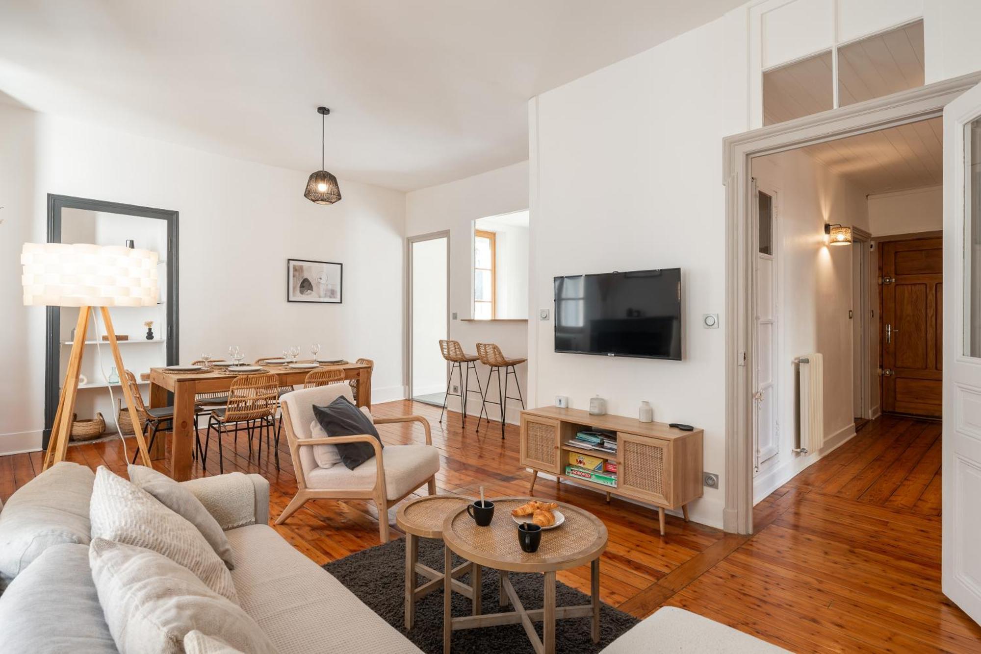 Appartement Spacieux Et Chaleureux Coeur De Ville Chambéry Exterior foto